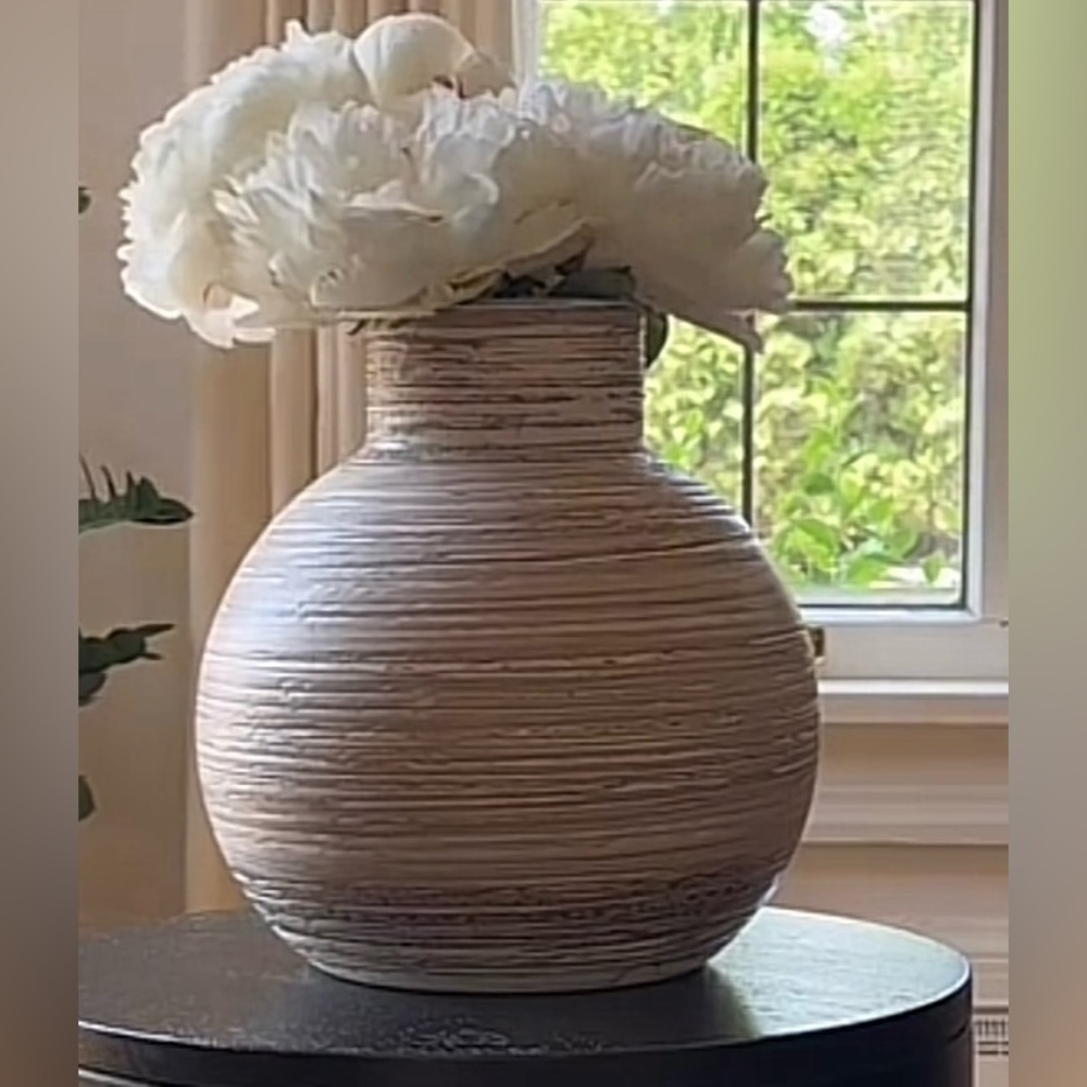 Cove Short Circular Vase